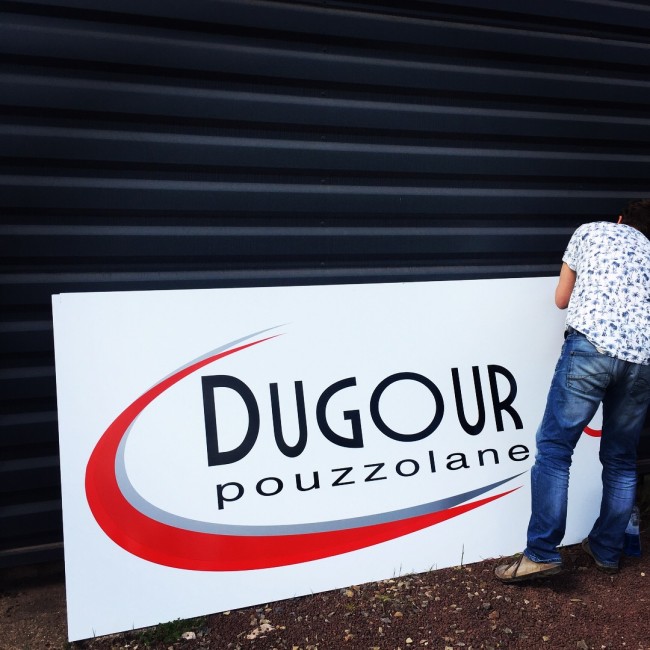 Dugour Fabricant Panneau Aluminium Atelier Auvergne Comm'Unique Communication Publicité Création Fabrication Pose 23 Creuse 03 Allier 63 Puy de Dôme 87 Haute Vienne Clermont-Ferrand Vichy Montluçon Riom Chambon sur Voueize Limoges Pionsat Combrailles