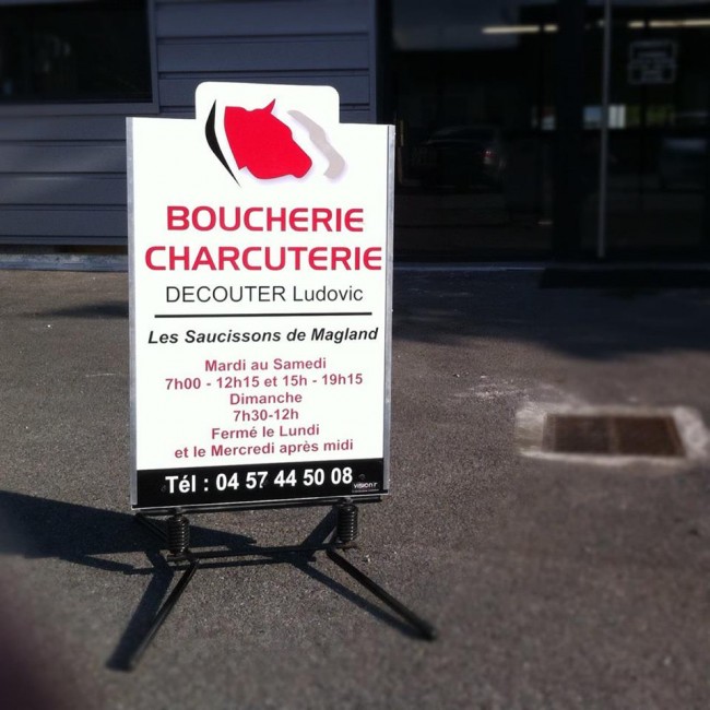 boucherie Fabricant stop trottoir Atelier Auvergne Comm'Unique Communication Publicité Création Fabrication Pose 23 Creuse 03 Allier 63 Puy de Dôme 87 Haute Vienne Clermont-Ferrand Vichy Montluçon Riom Chambon sur Voueize Limoges Pionsat Combrailles