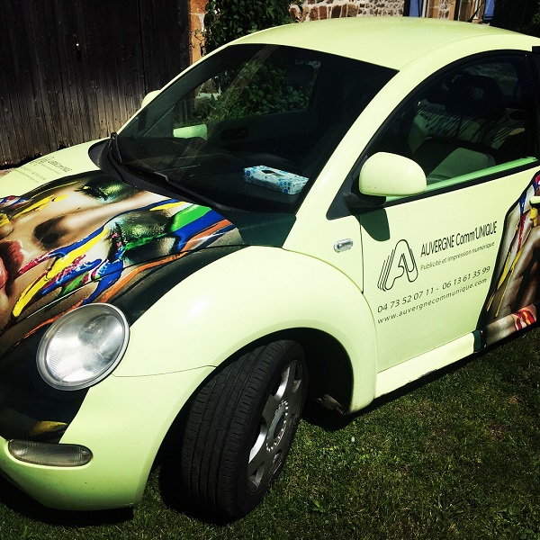 New beetle Fabricant covering voiture Atelier Auvergne Comm'Unique Communication Publicité Création Fabrication Pose 23 Creuse 03 Allier 63 Puy de Dôme 87 Haute Vienne Clermont-Ferrand Vichy Montluçon Riom Chambon sur Voueize Limoges Pionsat Combrailles