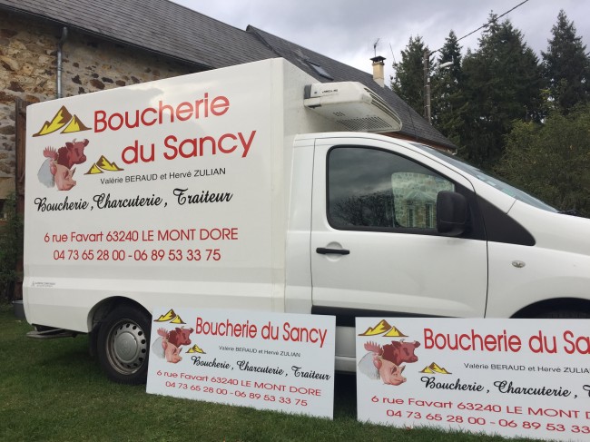 Fabricant panneau covering camion Atelier Auvergne Comm'Unique Communication Publicité Création Fabrication Pose 23 Creuse 03 Allier 63 Puy de Dôme 87 Haute Vienne Clermont-Ferrand Vichy Montluçon Riom Chambon sur Voueize Limoges Pionsat Combrailles