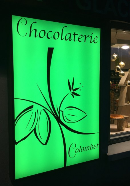 Fabricant Enseigne Lumineuse LED Habillage vitrine caisson