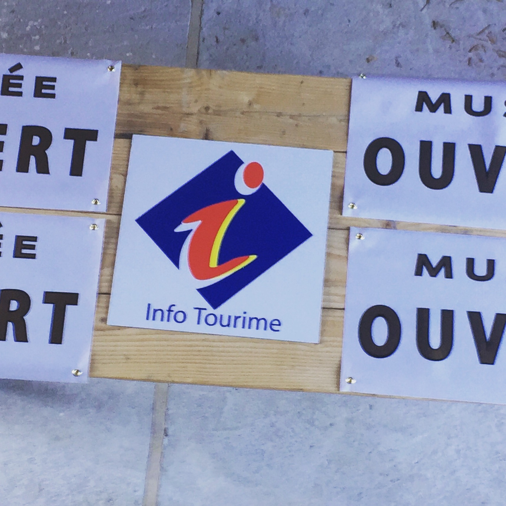 info tourisme Fabricant Panneau Aluminium Atelier Auvergne Comm'Unique Communication Publicité Création Fabrication Pose 23 Creuse 03 Allier 63 Puy de Dôme 87 Haute Vienne Clermont-Ferrand Vichy Montluçon Riom Chambon sur Voueize Limoges Pionsat Combrailles