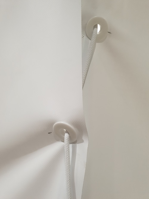 détail oeillets fabrication bâche M1 anti feu sur mesure format XXL Auvergne Clermont-Ferrand Riom Vichy Moulins Allier 03 Puy de Dome 63 Creuse 23 Gueret Chambon sur Voueize