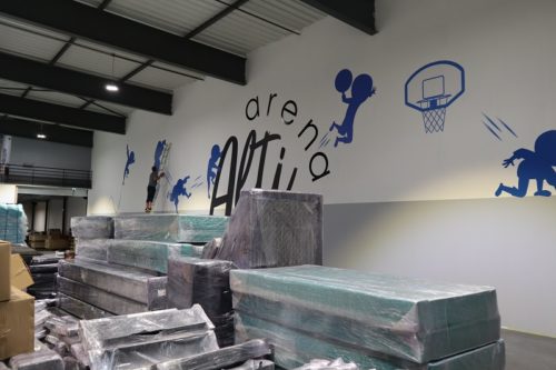 pose adhésif mur XXL espace de jeu alti Arena Puy en Velay Atelier Comm'Unique Auvergne Puy-de-Dôme 63 fabrication 23 Creuse 03 Allier Moulins Vichy Montluçon Riom Clermont-Ferrand