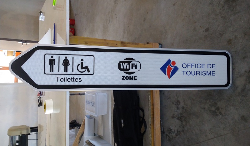 signalétique panneau extérieur wifi zone office du tourisme toilettes fabrication pose Chambon sur Voueize 23 Creuse